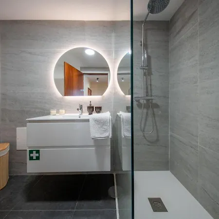 Sun & Roses * Funchal (Madeira)