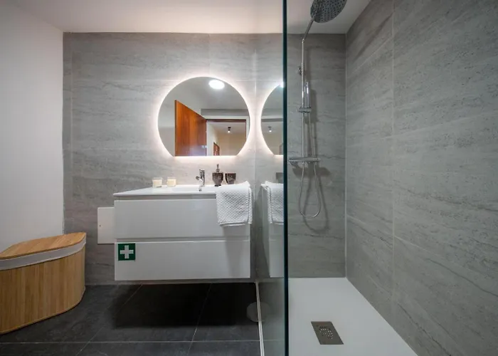 Sun & Roses * Funchal (Madeira)